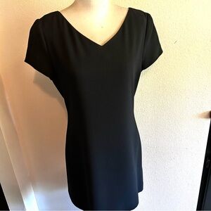 Linda allard Ellen Tracy little black dress v neck sz 8 good condition
